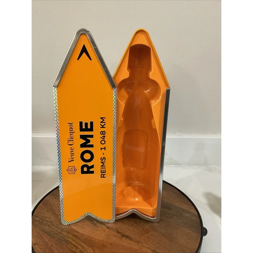 Limited Edition VEUVE CLICQUOT Destination ROME Arrow Presentation Box Tin Empty